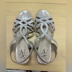 Life Stride Silver Sandals Size 11 EUC